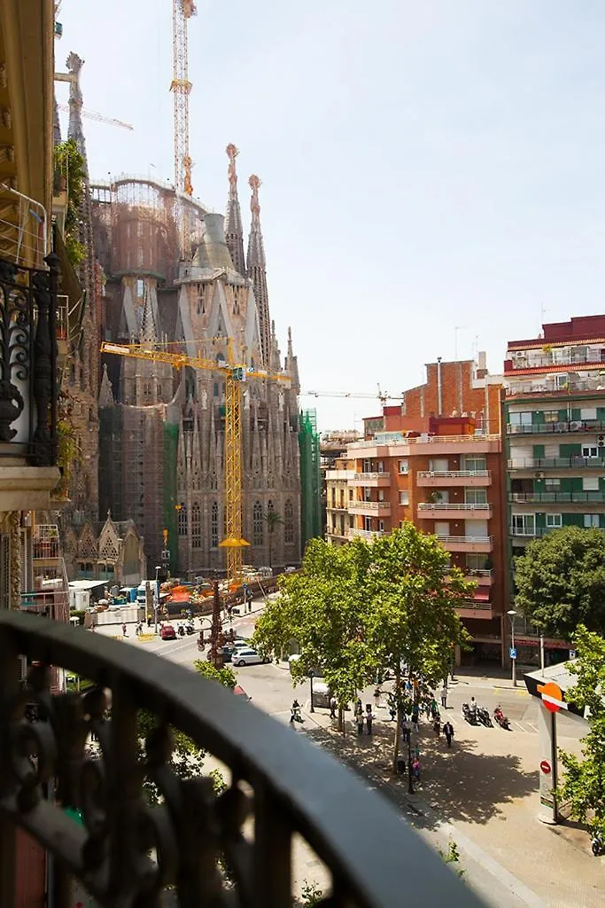 Апартаменты Gaudi Sagrada Familia Барселона