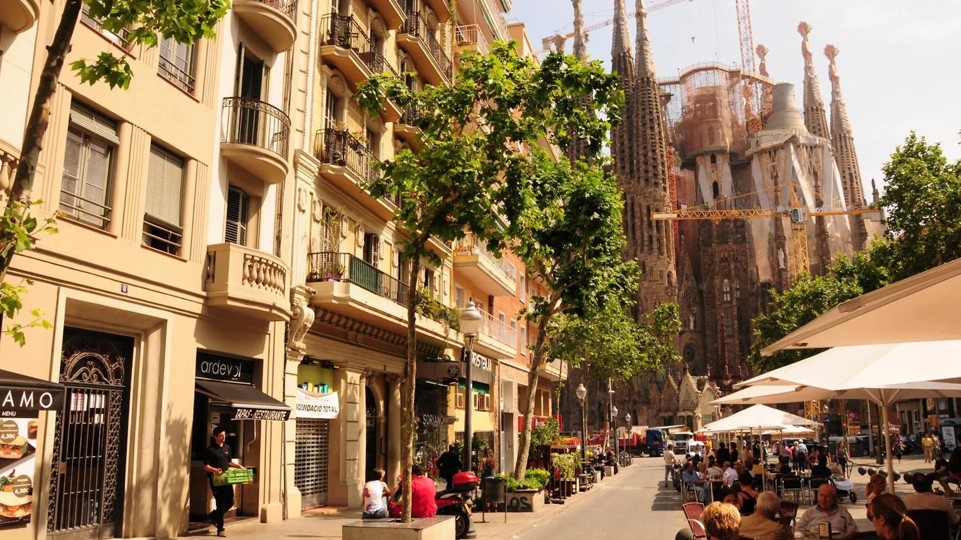 Апартаменты Gaudi Sagrada Familia Барселона